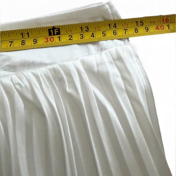 Francesca’s Audrey Parks White Pleated Midi Skirt with Side Slit Size Small NWT - Picture 4 of 9